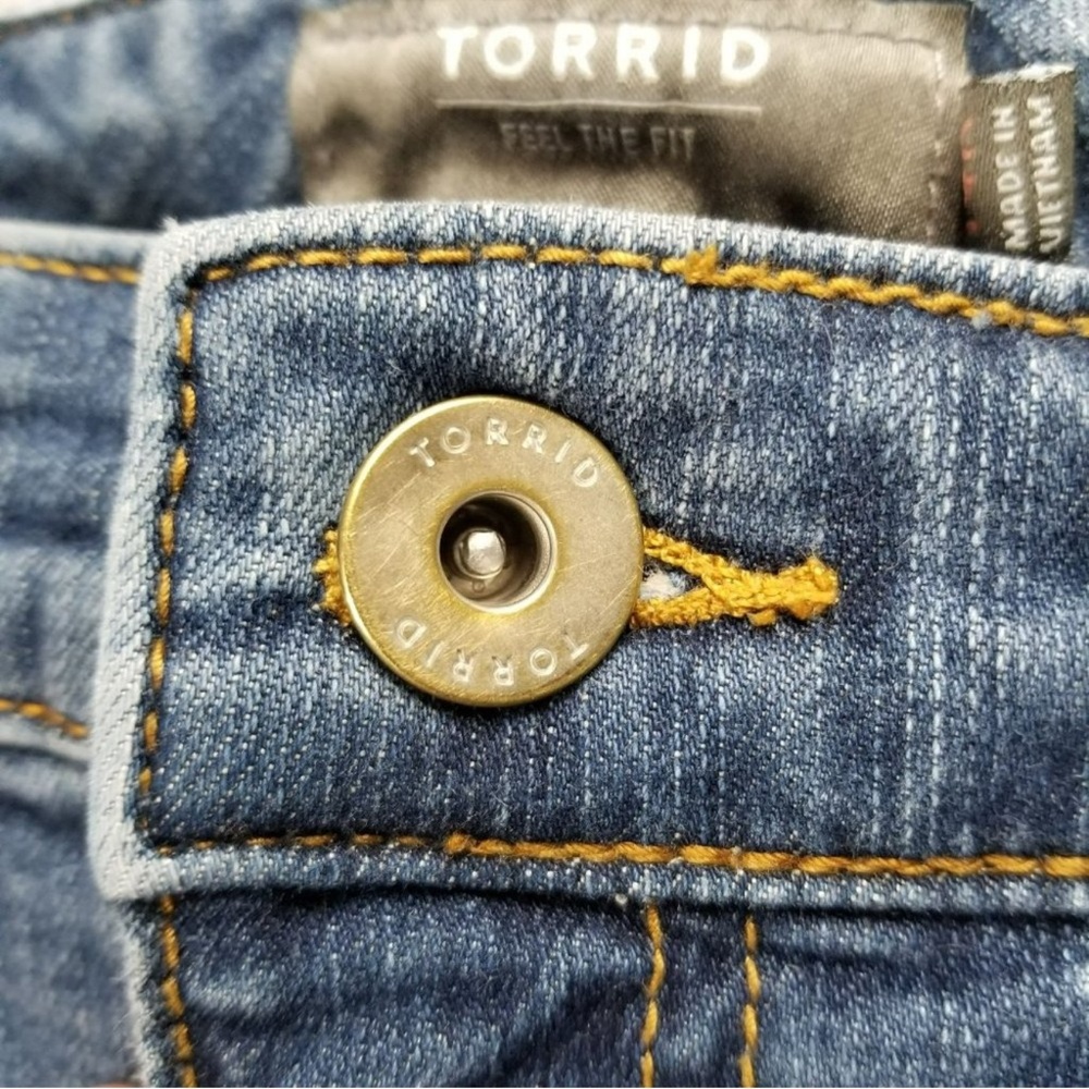 Torrid Jeans Womens 14 Medium Wash Stretch Mid Rise Boyfriend Straight *Read* - Picture 3 of 16